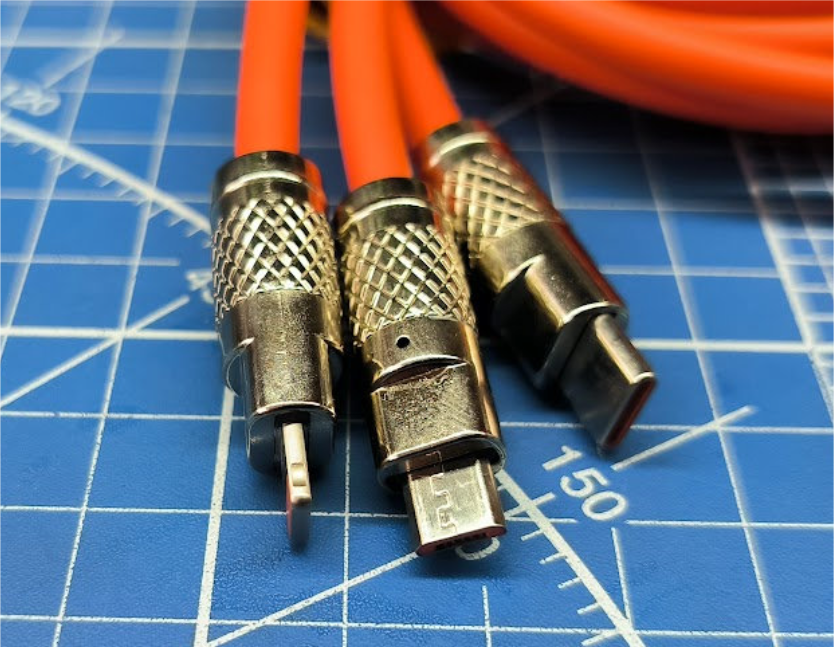 Тройной кабель для зарядки